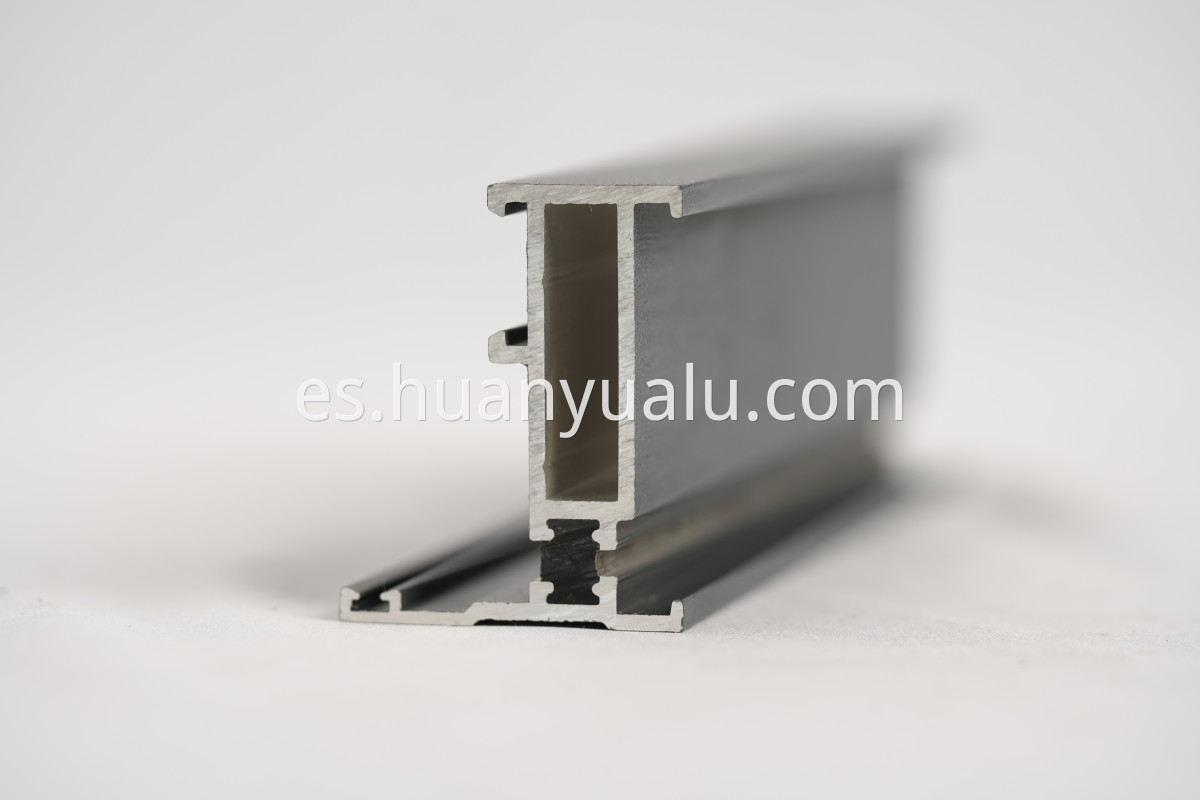 Perfiles de aislamiento térmico Thermal insulation profiles